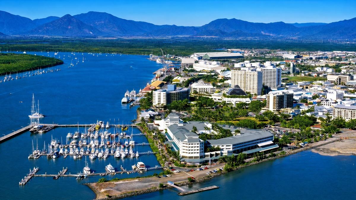 Love Livin' in Cairns QLD 4870: Your Complete Suburb Guide
